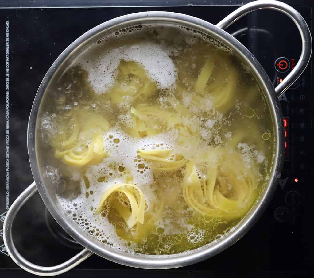 cooking tagliatelle