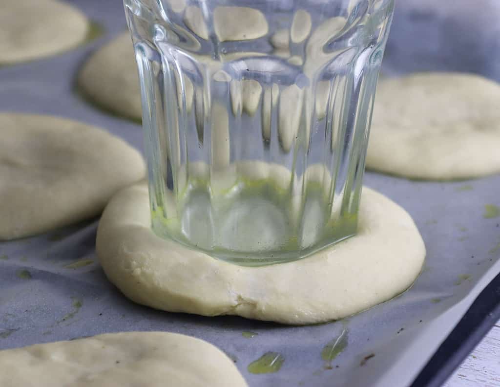 forming mini pizzetta crusts 