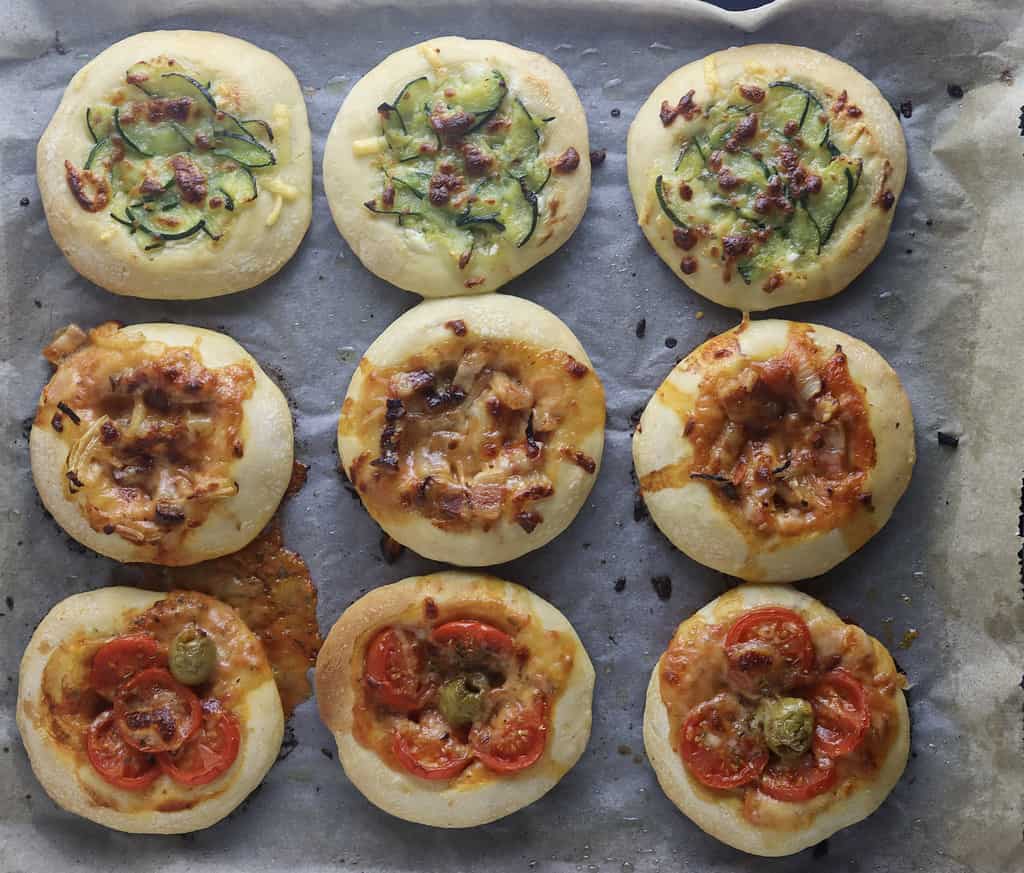 freshly baked mini pizzette 