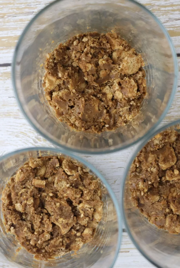 step 7 - filling the glasses or pan with cookie layers of tiramisu speculoos 