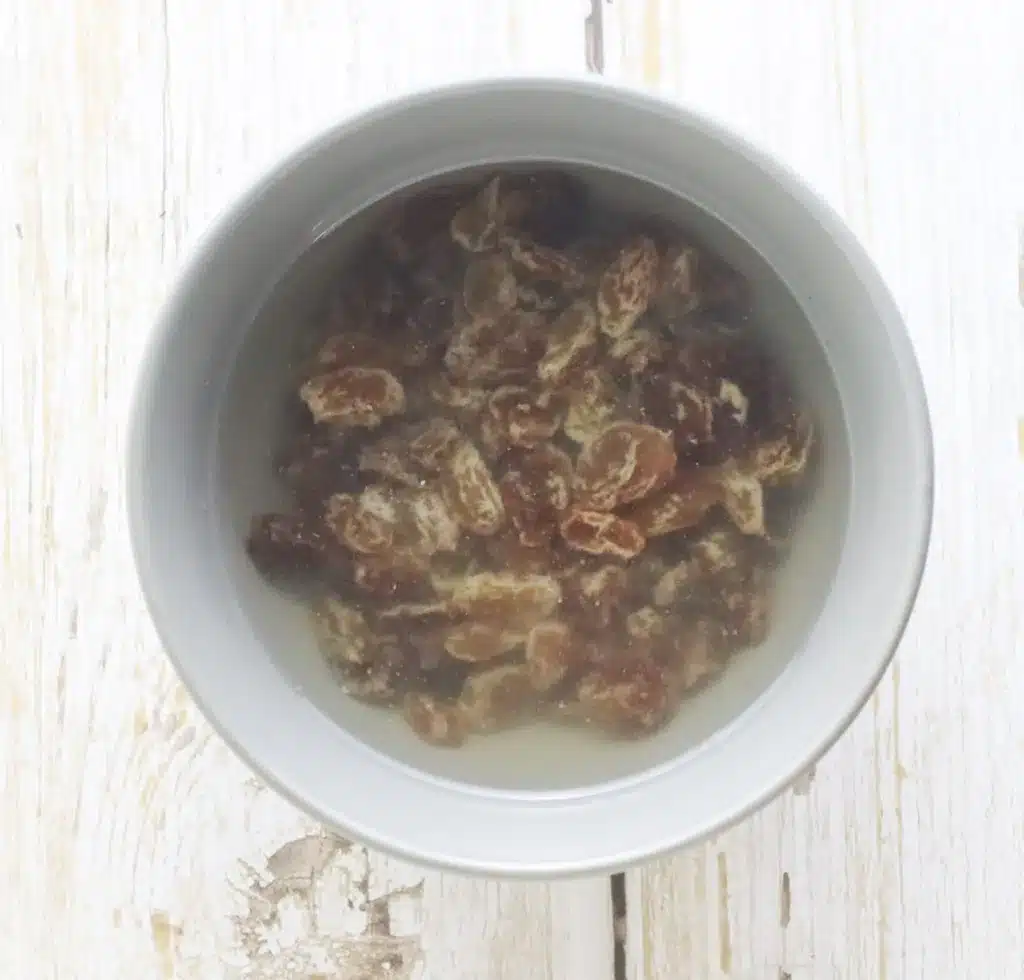 how to soak raisins before mixing them in taboule