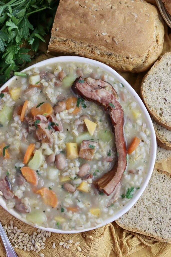 image of ricet served in a bowl with fresh baked homemad bread