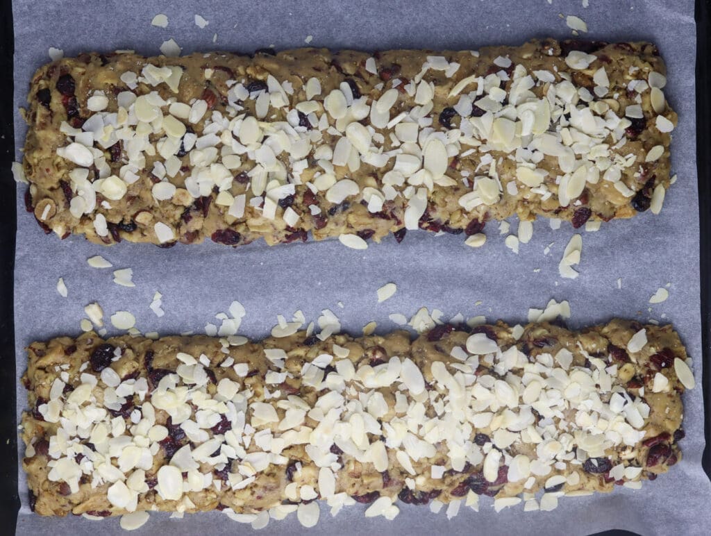 step six: how to sprinkle the loaves with walnut slices 