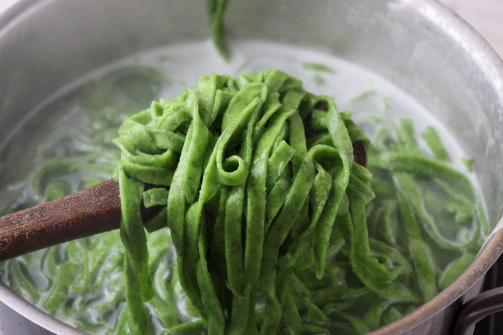 image showing how green wild garlic pasta looks like when cooked al dente