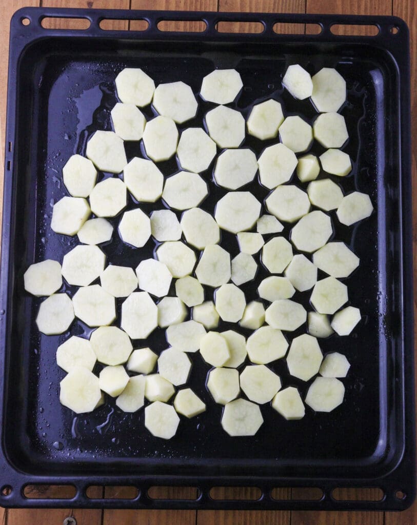 how to place the potatoes on the baking tray 