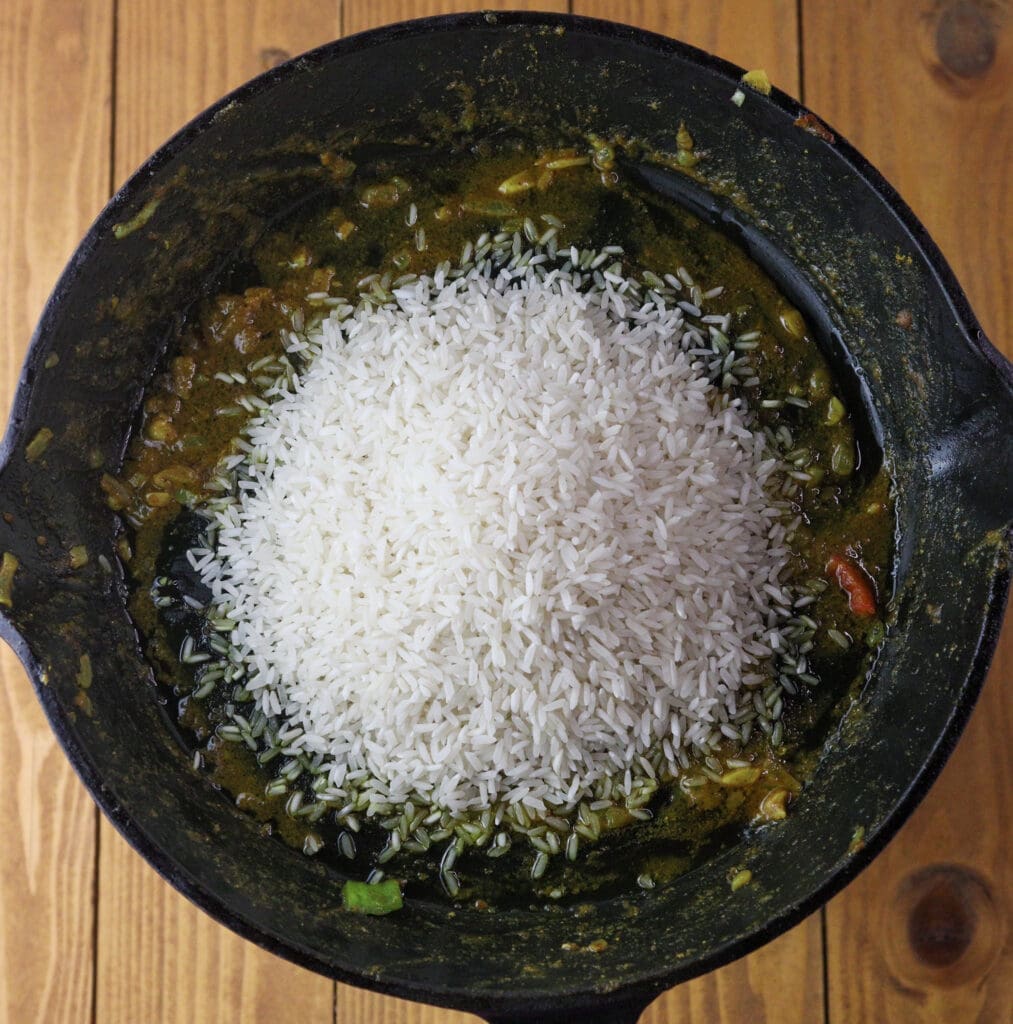 Image showing how to quickly fry the rice before cooking 