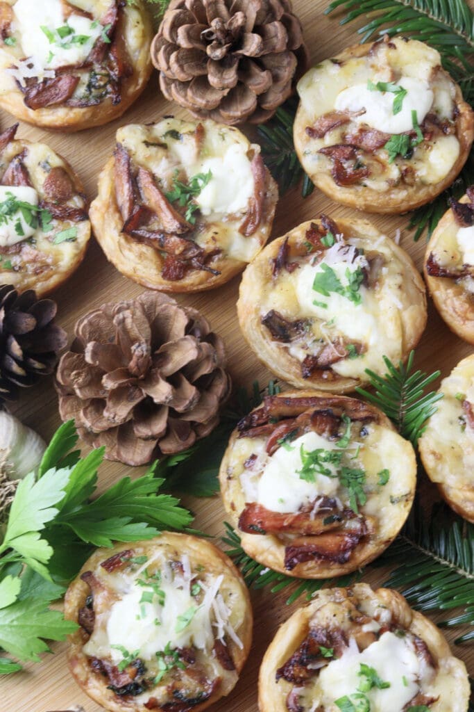 Baked  mushroom tartlets with saffron milk cap lactarius deliciosus recipe 