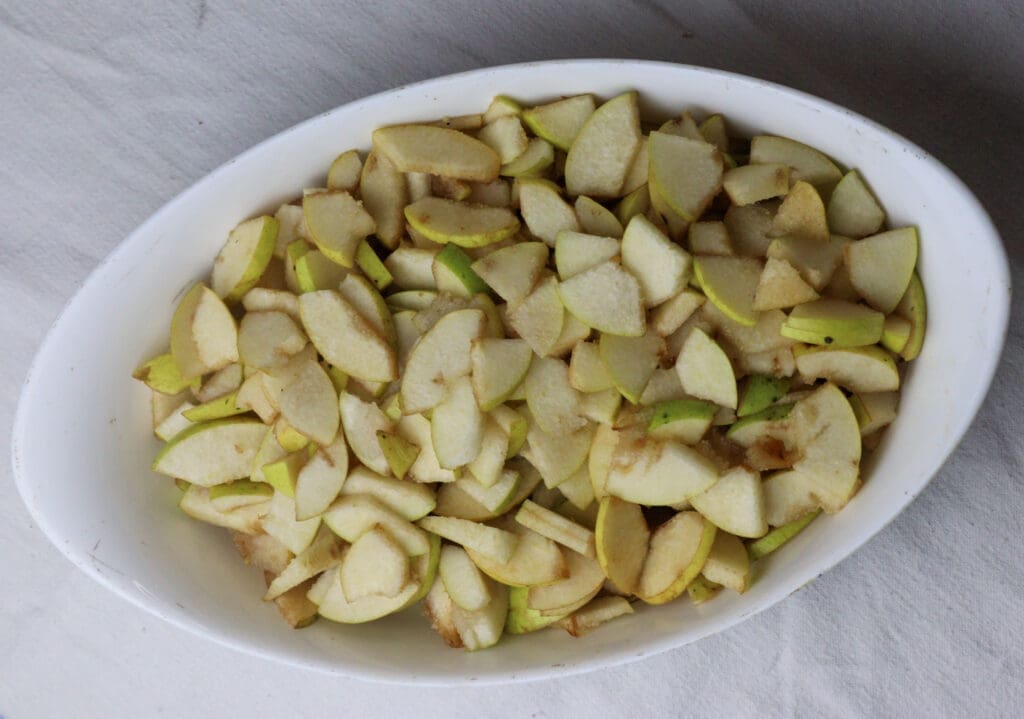 how to slice the pears for strudel filling