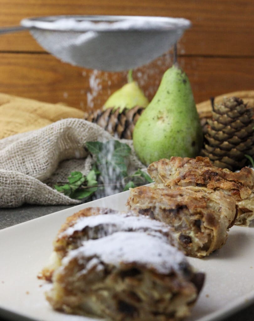 how to powder homemade strudel with powdered sugar