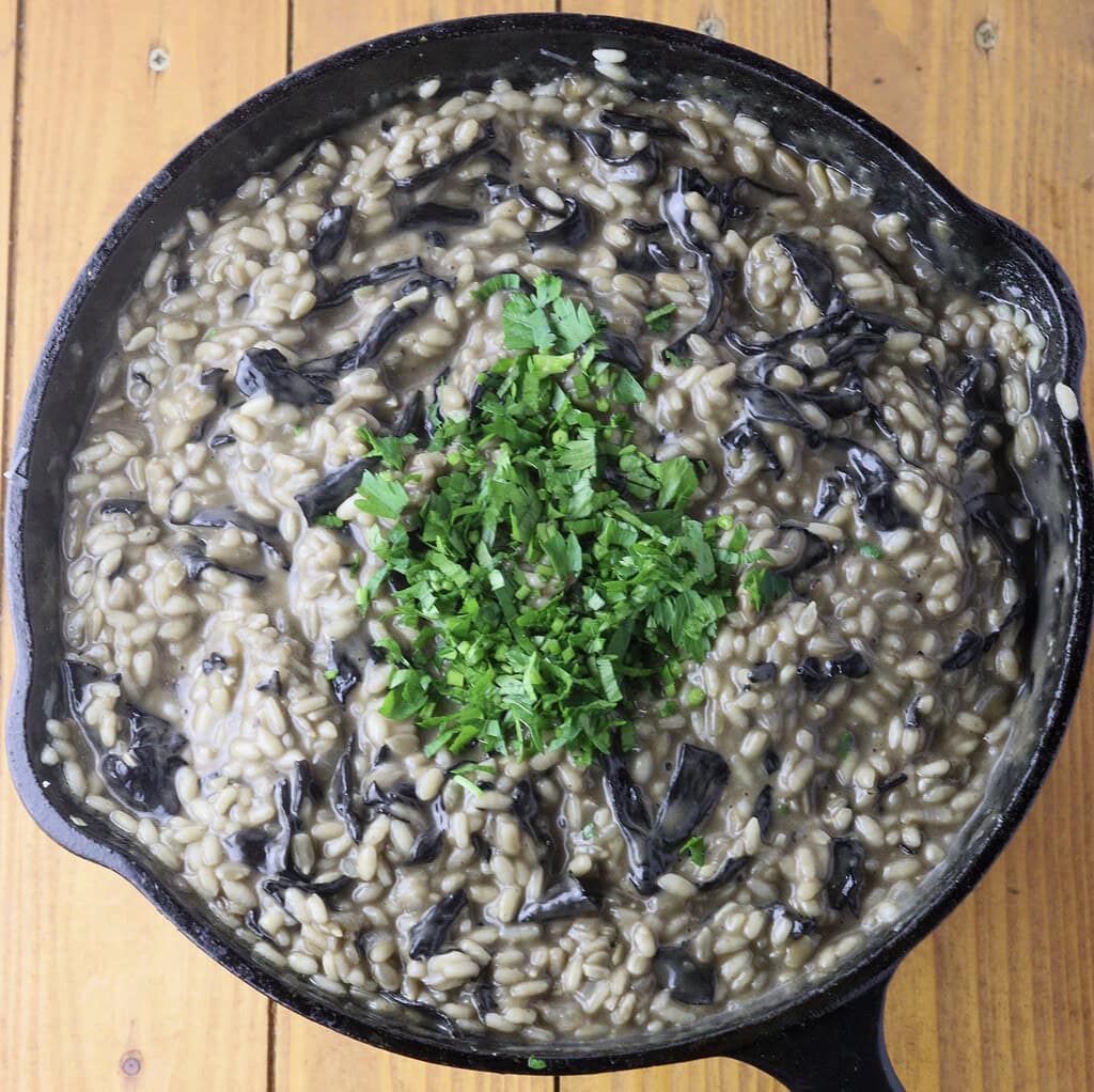 image showing how to sprinkle cooked risotto with fresh parsley