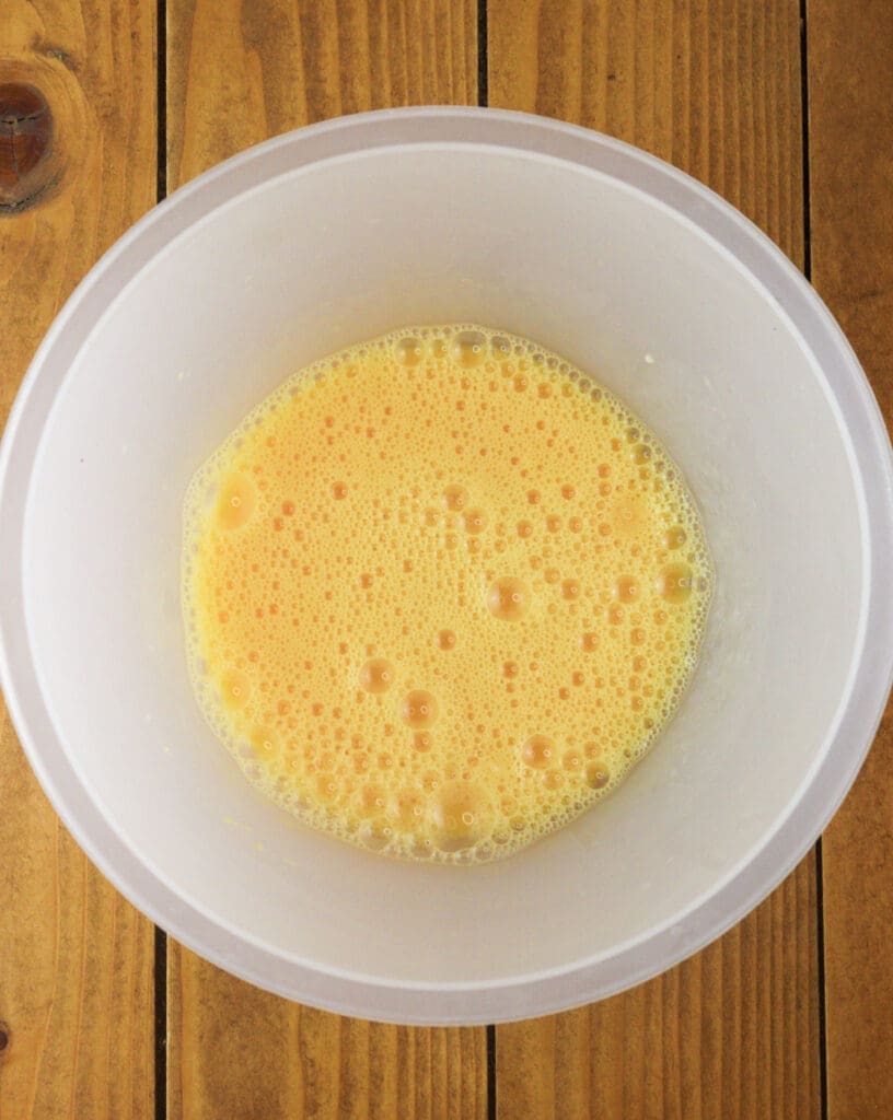 How to mix the eggs.