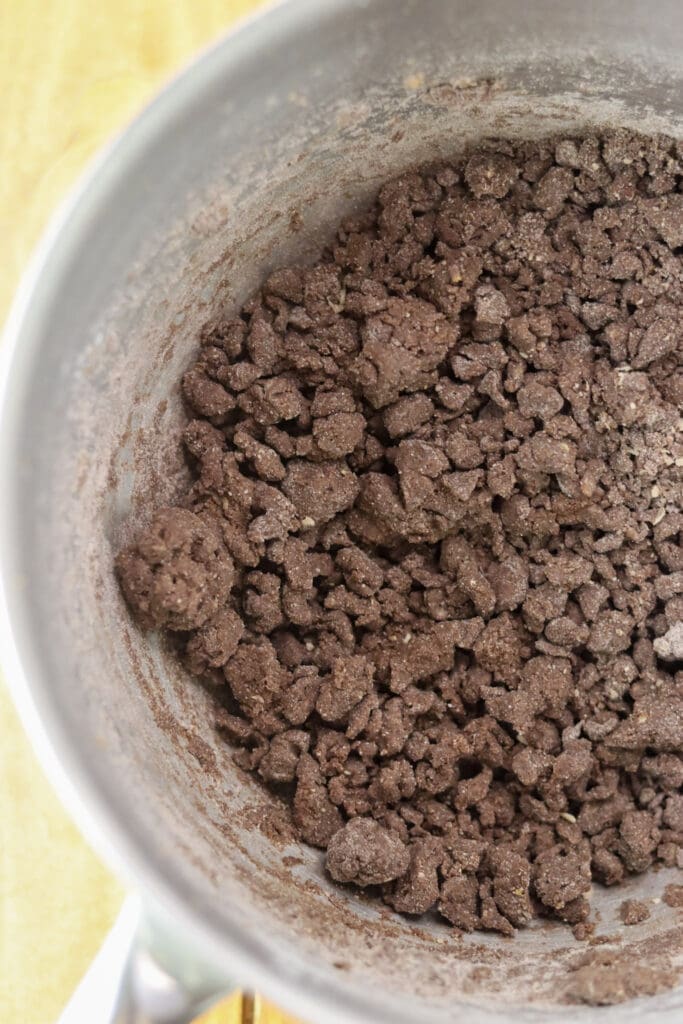 How to mix all the ingredients together gradualy so that mixing is easy and the dough looks like large crumbles.